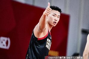 直播吧采访贺希宁：为自己获得MVP而骄傲 赛季还未结束继续努力