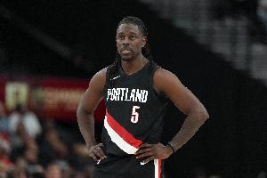 今天打不动了！霍勒迪半场9中1仅拿2分3板4助 正负值-18