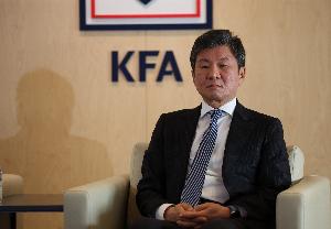 韩媒：韩国名单公布当天足协主席去高尔夫球场，而不是参加发布会